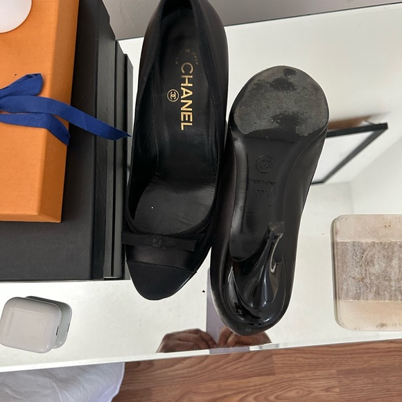 Runs small - Picture 2 of 2